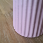 distelroos-Rustik-Lys-Outdoor-Pilaarkaars-Grooved-Pastel-pink-lila-L-Kneusje