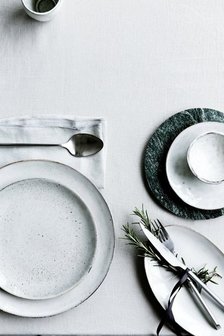 Broste Copenhagen - Big plate &#039;Nordic Sand&#039; Stoneware 